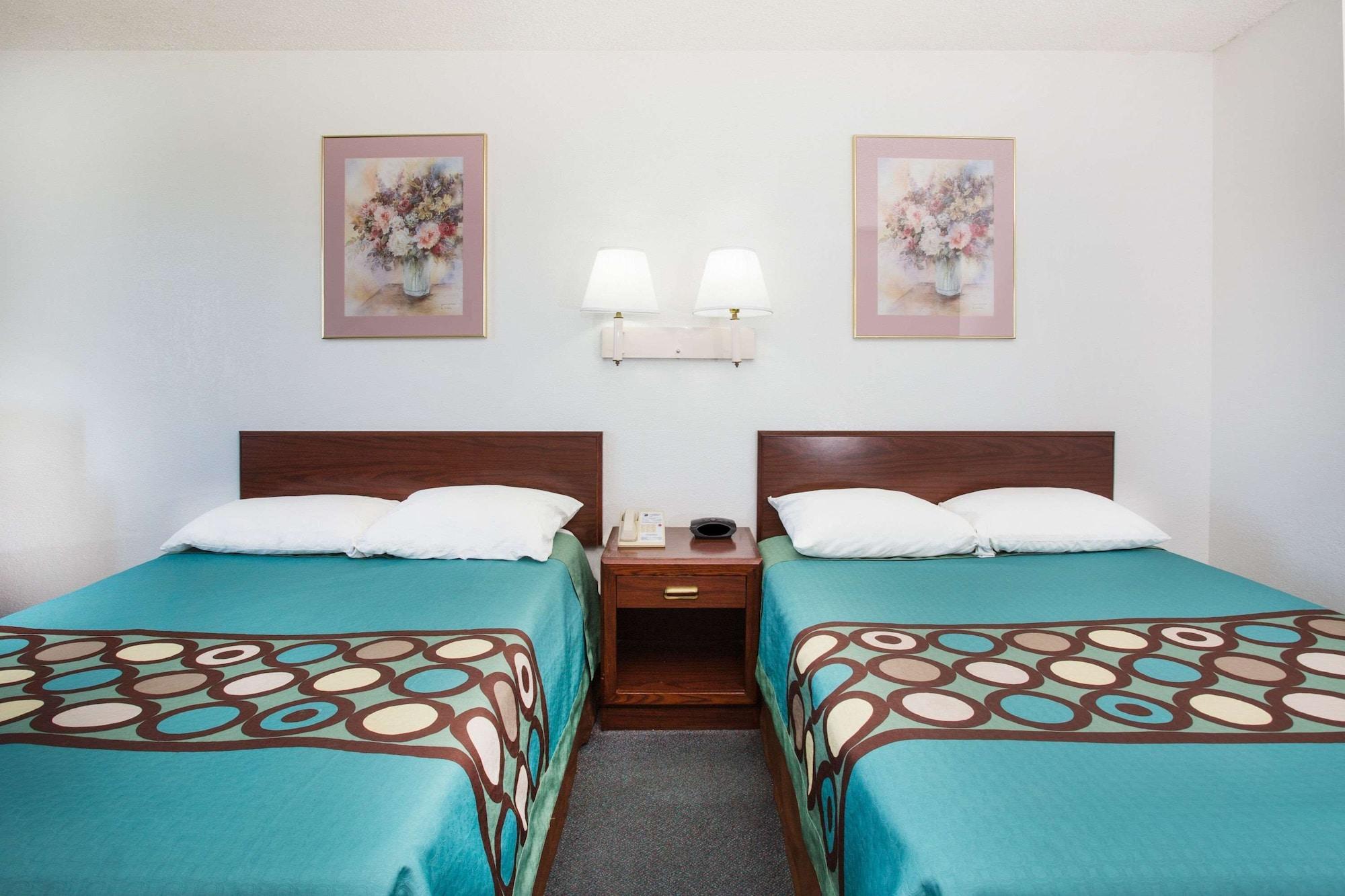 Super 8 By Wyndham Limon Hotel Bagian luar foto