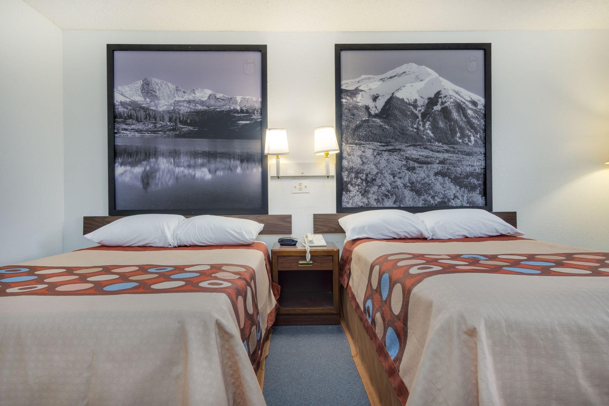 Super 8 By Wyndham Limon Hotel Bagian luar foto