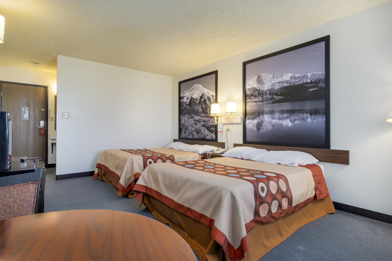Super 8 By Wyndham Limon Hotel Bagian luar foto