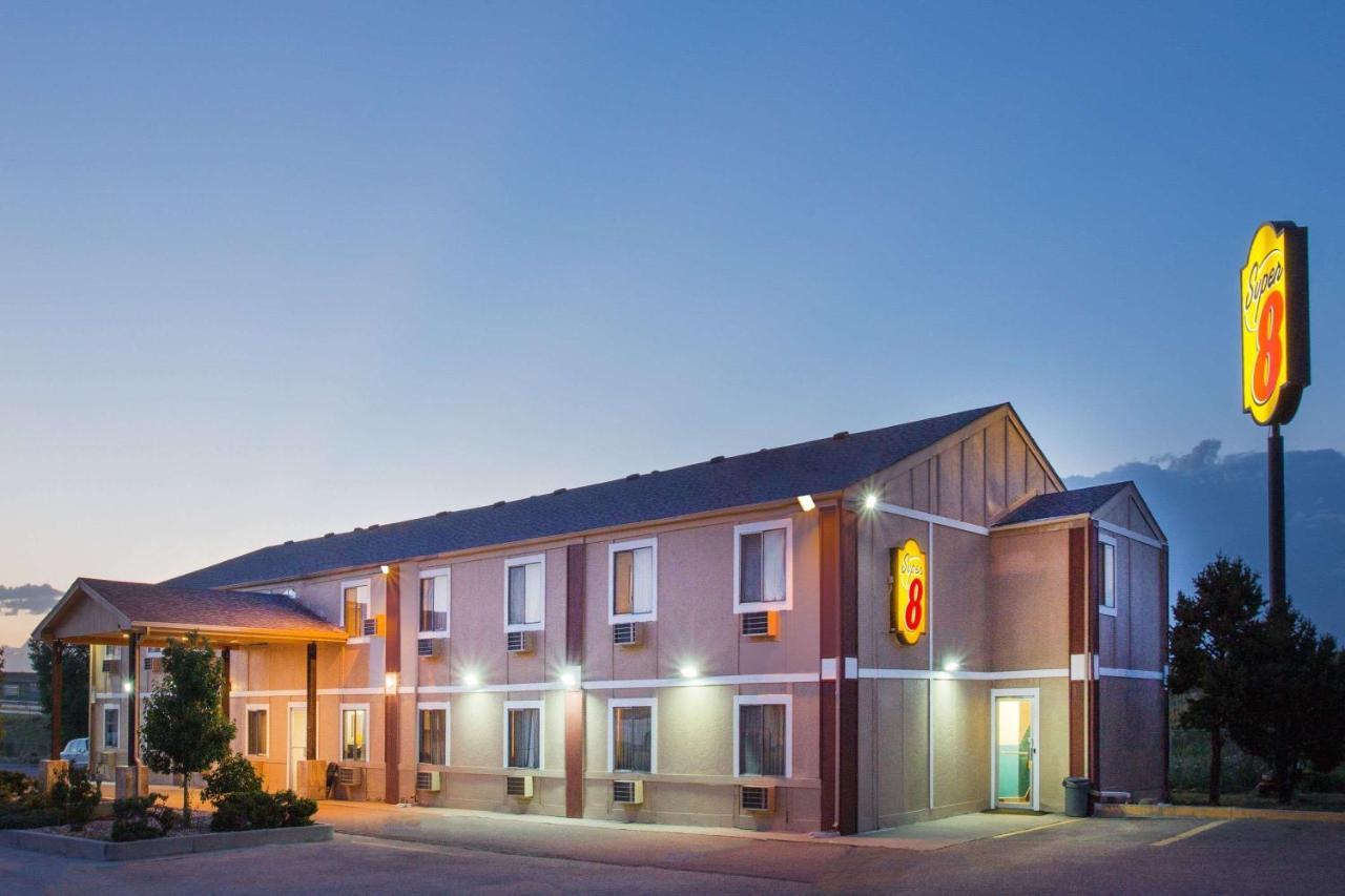 Super 8 By Wyndham Limon Hotel Bagian luar foto