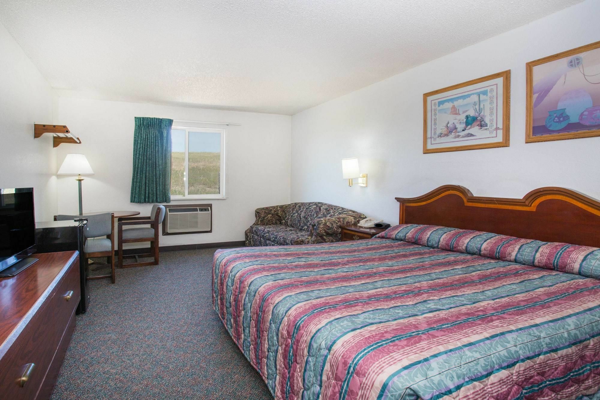 Super 8 By Wyndham Limon Hotel Bagian luar foto